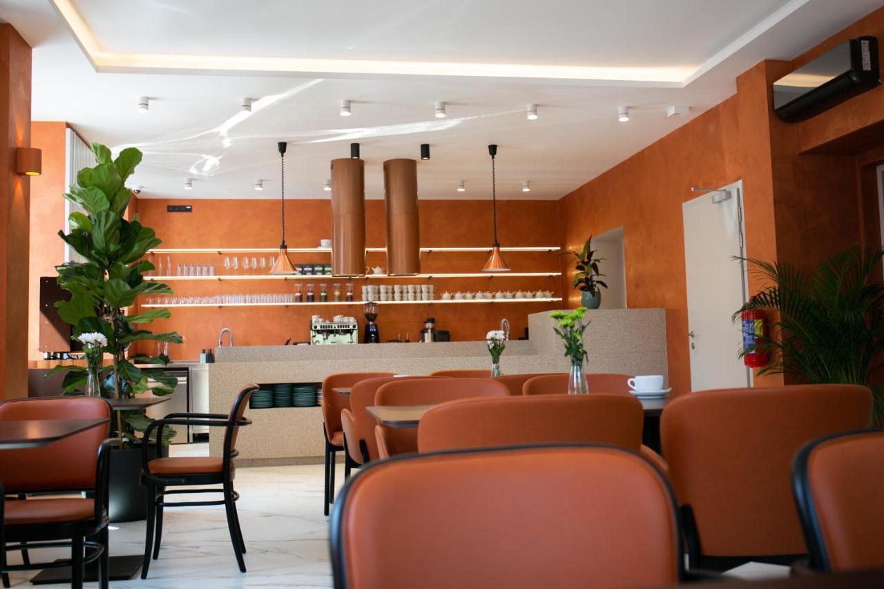 Hotel Central Park 波杰布拉迪 外观 照片