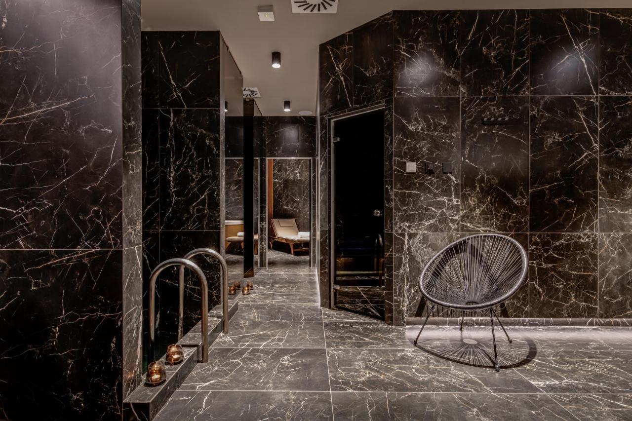 Hotel Central Park 波杰布拉迪 外观 照片