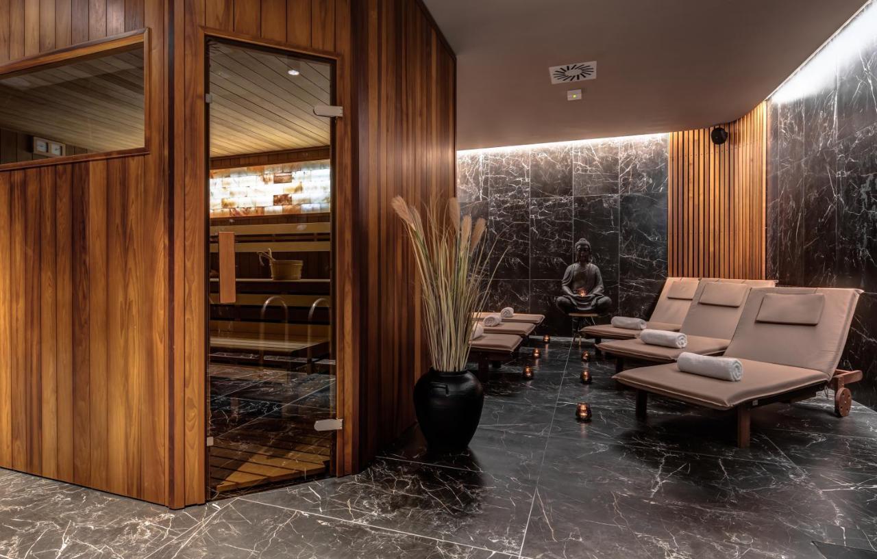 Hotel Central Park 波杰布拉迪 外观 照片